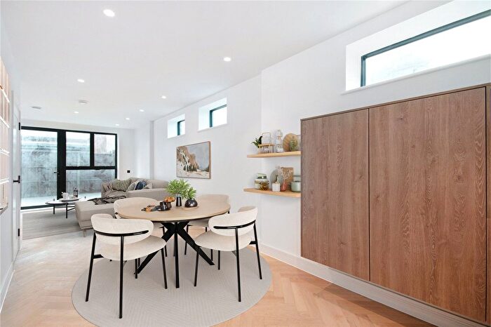 1 Bedroom Flat To Rent In Cannon Hill Lane, London, SW20