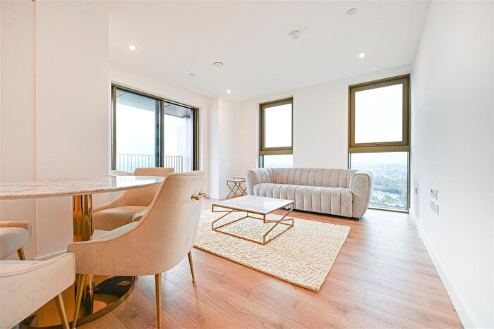 2 Bedroom Flat To Rent In One Thames Quay, Marsh Wall, London, E14