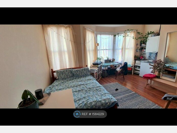 Studio To Rent In Pemberton Road, London, N4