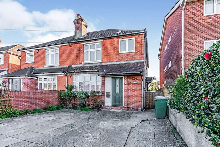 2 Bedroom Flat To Rent In Oakley Road, Southampton, SO16