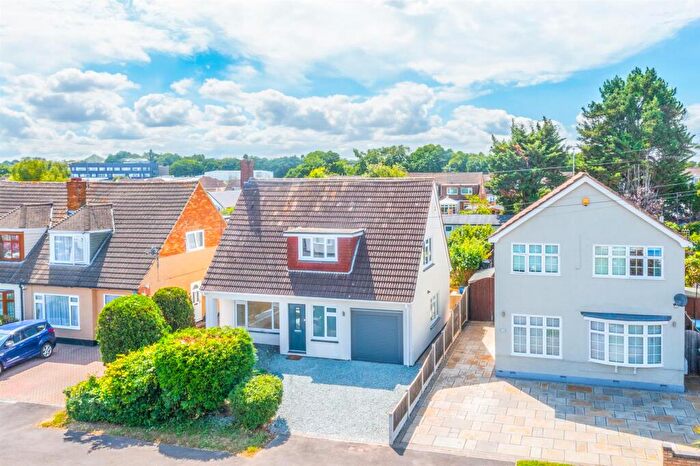 3 Bedroom Detached House For Sale In Harrogate Road, Hockley, SS5