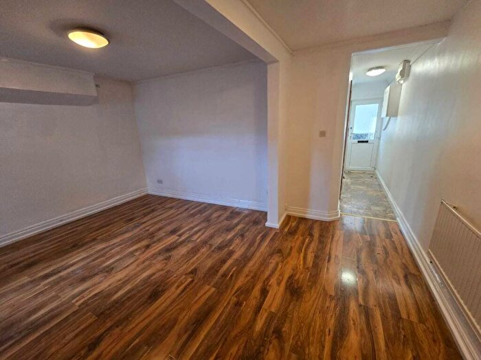 1 Bedroom Flat To Rent In Sackville Road, Hove, BN3