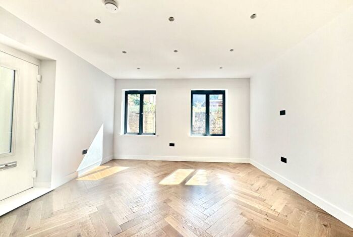 1 Bedroom Flat To Rent In The Avenue, West Ealing, W13