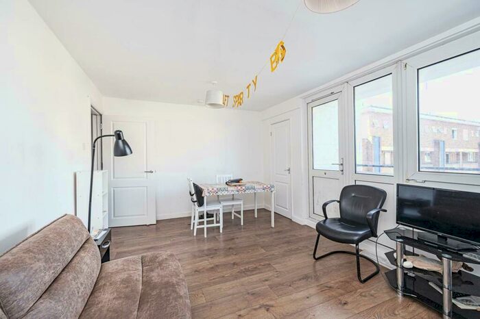 3 Bedroom Flat To Rent In Bow Common Lane, Bow, London, E3
