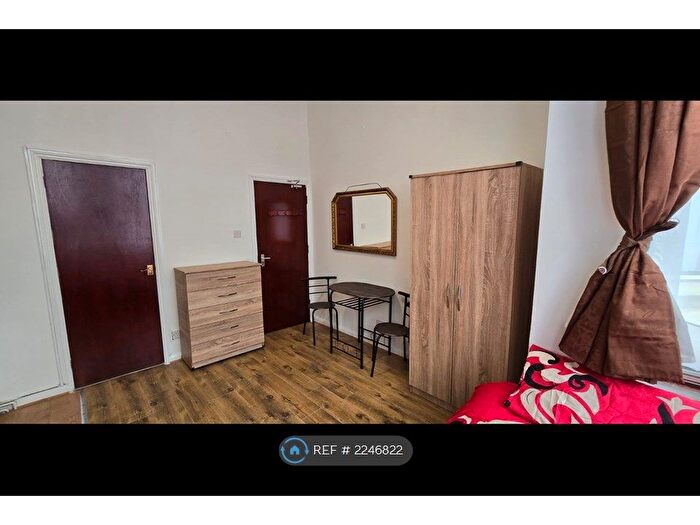 Studio To Rent In Belmont Road, London, N15