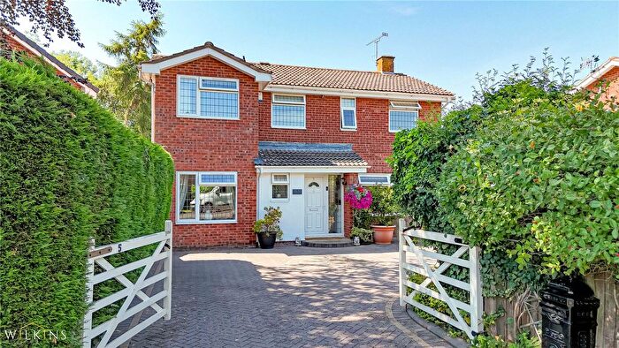 4 Bedroom Detached House For Sale In Chartwell Close, Nuneaton, Warwickshire, CV11