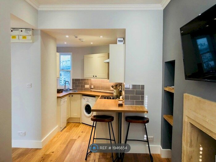 1 Bedroom Flat To Rent In Fountain Buildings, Bath, BA1