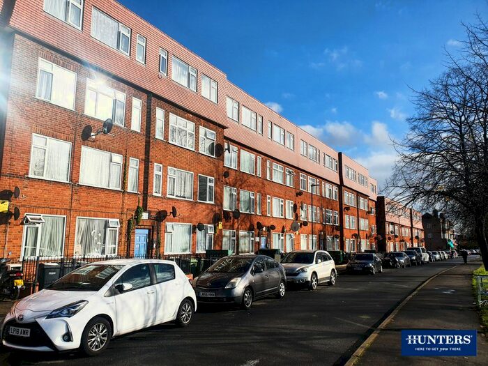 2 Bedroom Flat To Rent In Everton Court, Honeypot Lane, Stanmore HA7