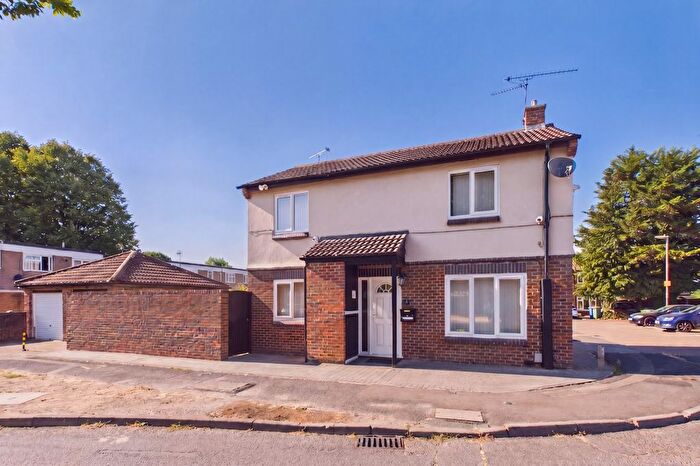 3 Bedroom End Of Terrace House For Sale In Croyde Close, Farnborough, Hampshire, GU14