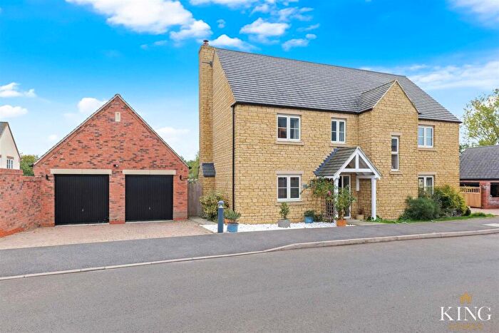5 Bedroom Detached House For Sale In Averis Way, Tredington, Shipston-On-Stour, CV36