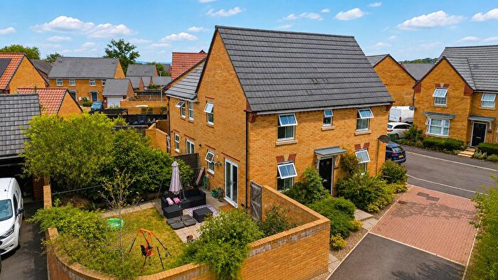 3 Bedroom Semi Detached House For Sale In Brambling Way, Hardwicke, Gloucester, GL2