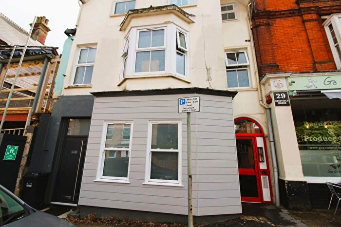 2 Bedroom Apartment To Rent In Boltro Road, Goldings Court, RH16