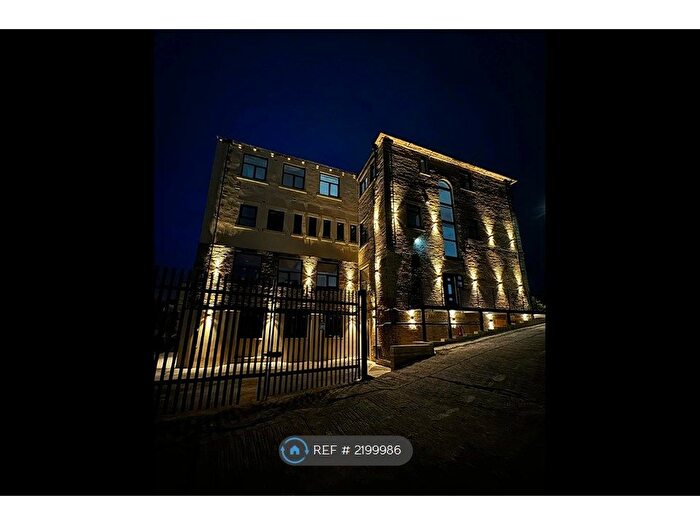 3 Bedroom Flat To Rent In Birds Royd Lane, Brighouse, HD6