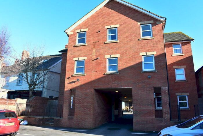 1 Bedroom Flat To Rent In Victoria Avenue, Chard, TA20