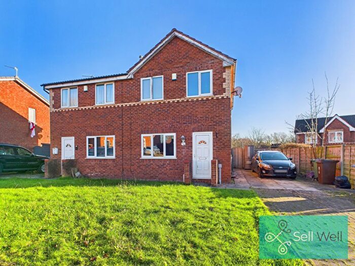 3 Bedroom Semi Detached House For Sale In Glenview Road, Tyldesley, Manchester, M29
