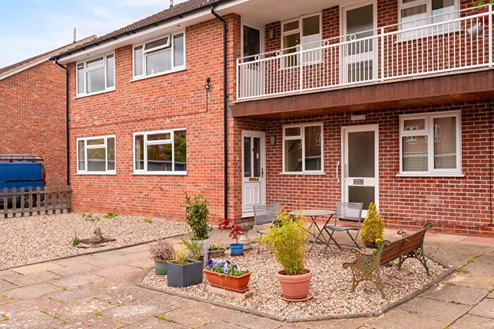 2 Bedroom Flat For Sale In Boundary Road, Newbury, RG14