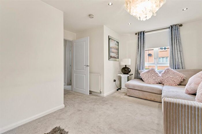 3 Bedroom Property For Sale In C Larence Crescent, Clydebank, G81