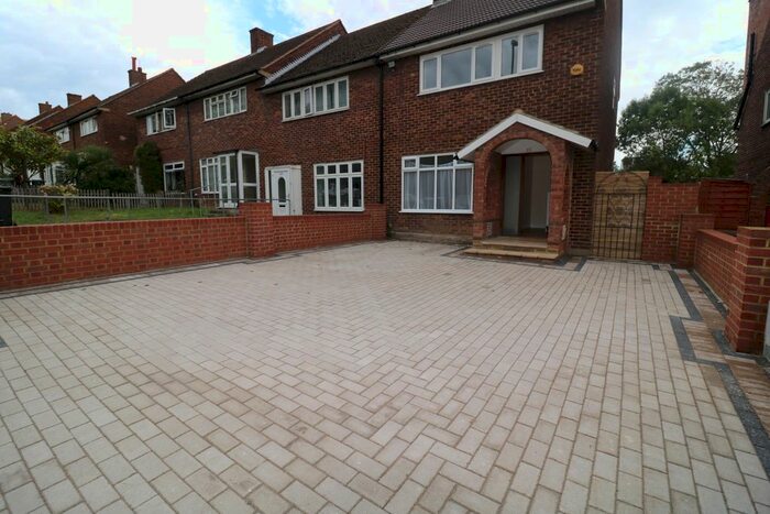 3 Bedroom Semi-Detached House To Rent In Whitefoot Lane, Bromley, BR1