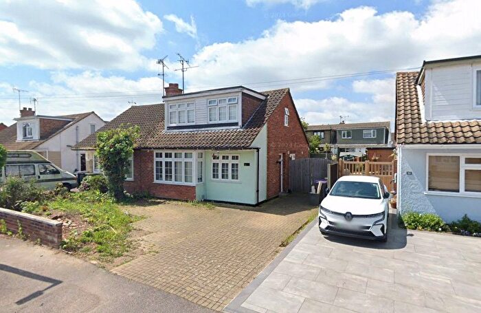 4 Bedroom Semi-Detached House For Sale In Nutcombe Crescent, Rochford, Essex, SS4