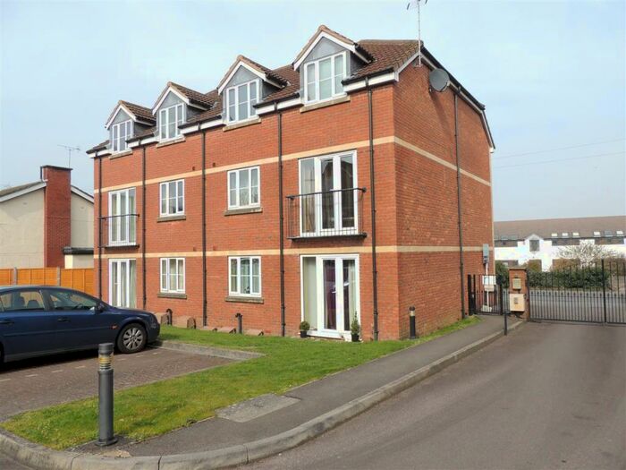 2 Bedroom Apartment To Rent In Portland Street, Bristol, BS16