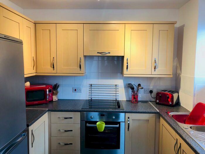 2 Bedroom Flat To Rent In Three Bridges, RH10