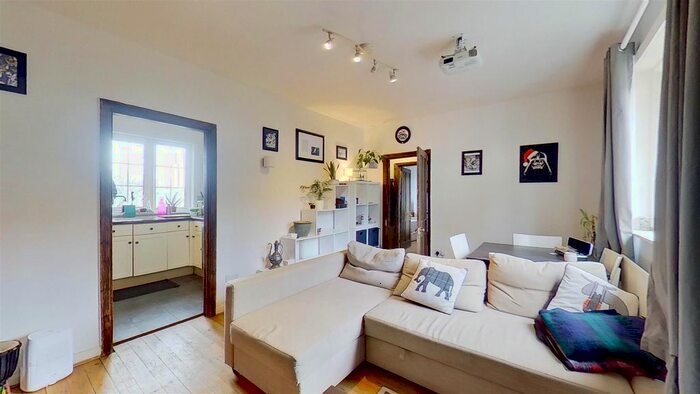 2 Bedroom Flat To Rent In Merton Road, London, SW18