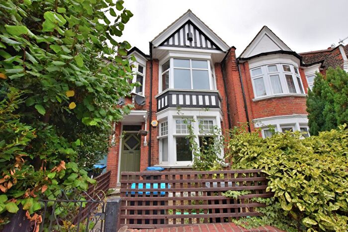 1 Bedroom Flat To Rent In Osborne Road, Palmers Green, N13