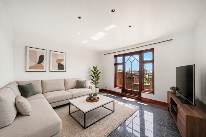 1 Bedroom Flat For Sale In Warltersville Road, Archway, N19