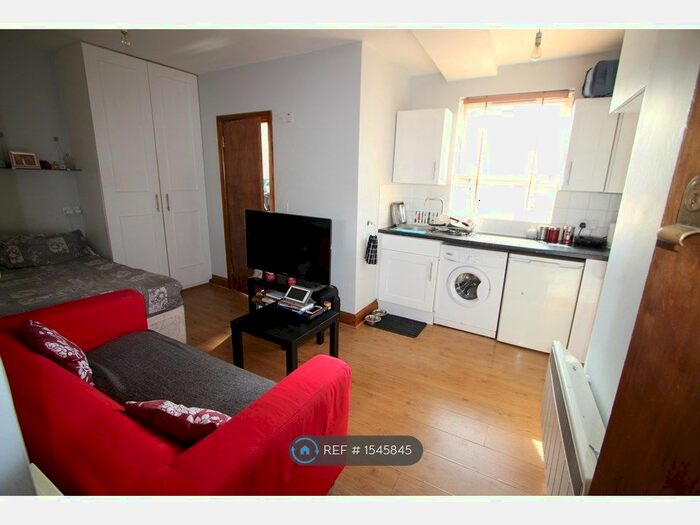 Studio To Rent In Allcroft Road, London, NW5