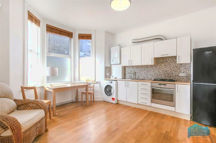 1 Bedroom Apartment To Rent In Myddleton Road, Muswell Hill, London, N22
