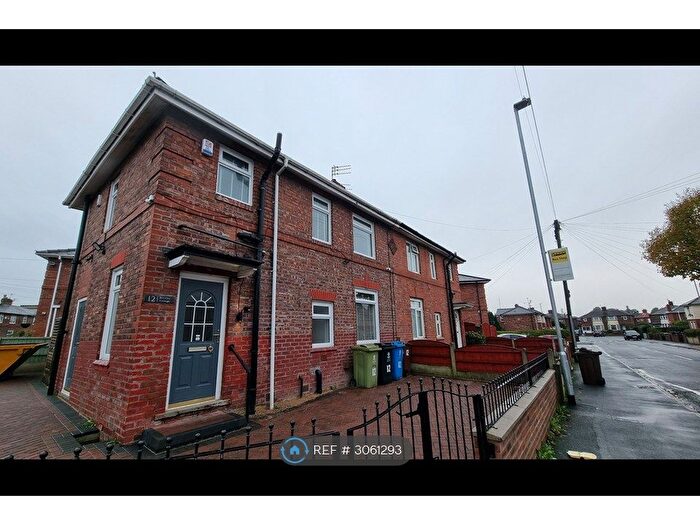 3 Bedroom Semi Detached House To Rent In Brierley Avenue, Failsworth, Manchester, M35