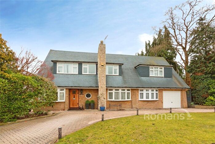 4 Bedroom Detached House To Rent In Salisbury Road, Farnborough, Hampshire, GU14