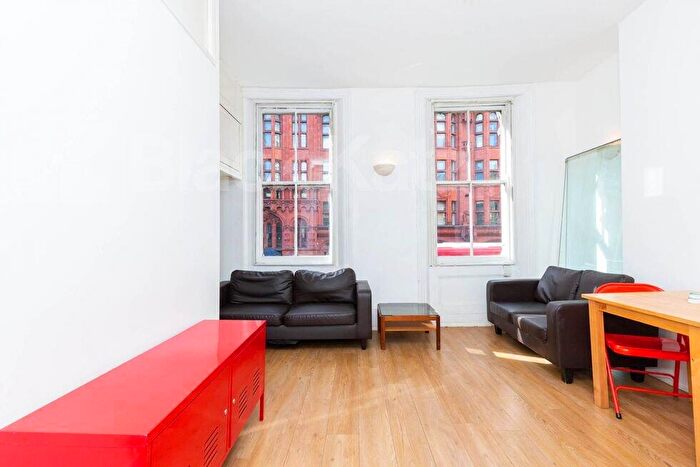 3 Bedroom Flat To Rent In City Road, Old Street - Shoreditch, EC1V