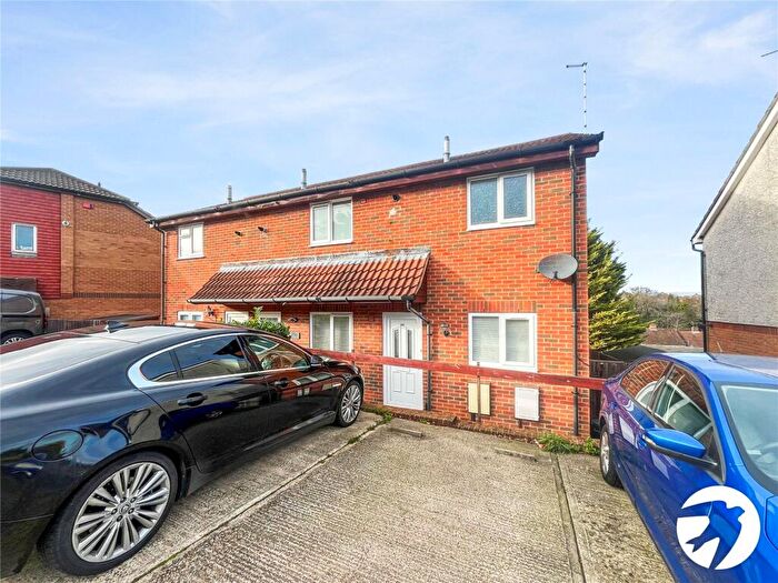 1 Bedroom End Of Terrace House To Rent In Freshwater Road, Chatham, Kent, ME5