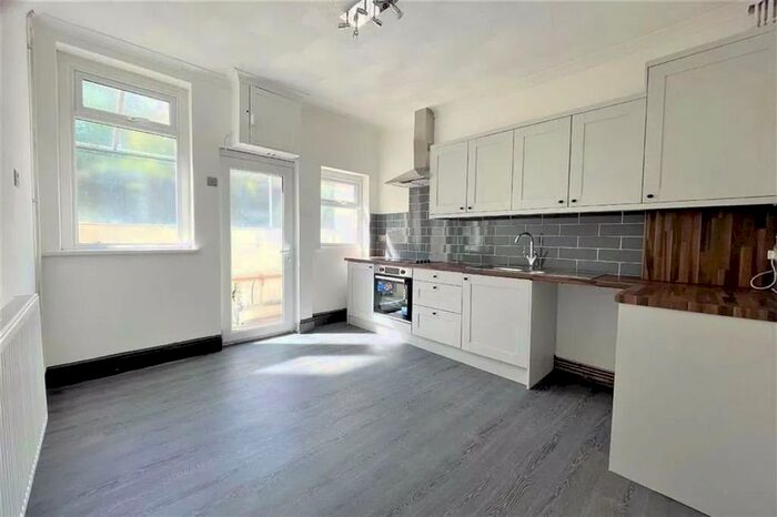 3 Bedroom Property To Rent In Uplands Road, Pontardawe, Swansea, SA8