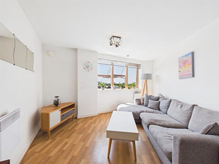 2 Bedroom Flat To Rent In Leamore Court, Meath Crescent, Bethnal Green, E2