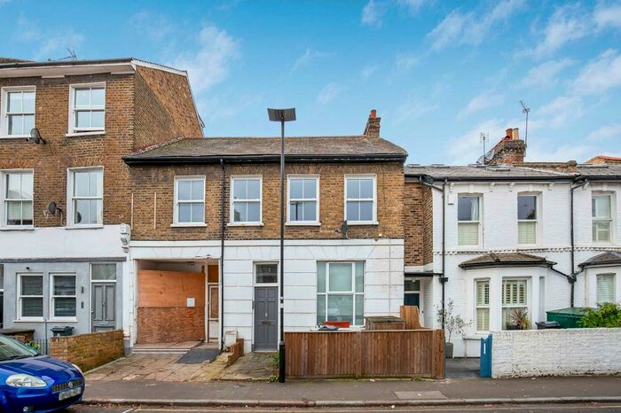 2 Bedroom Flat To Rent In Devonshire Road, London, W4