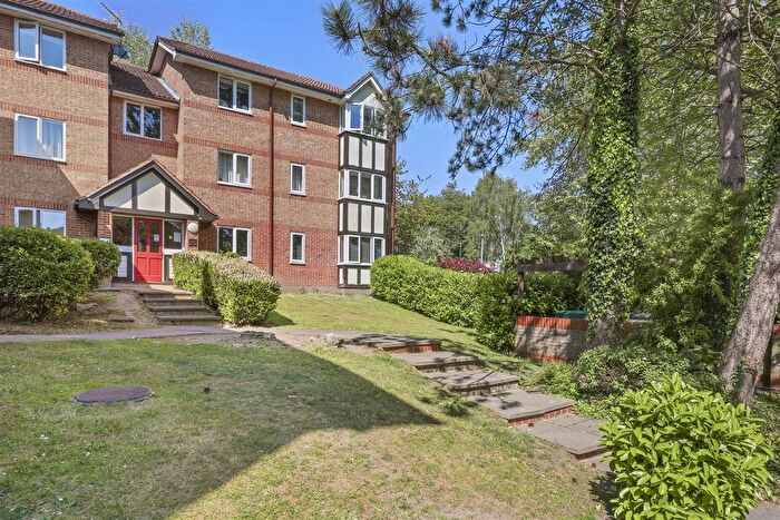 1 Bedroom Flat For Sale In Woodland Grove, Epping, CM16