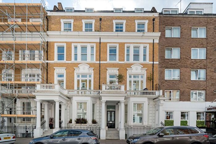3 Bedroom Flat To Rent In Nevern Place, London, SW5