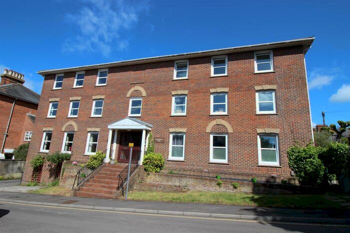 2 Bedroom Flat To Rent In Marlborough Court, Kings Road, Salisbury, SP1