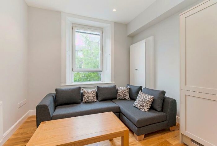 2 Bedroom Flat To Rent In Downfield Place, Dalry, Edinburgh, EH11