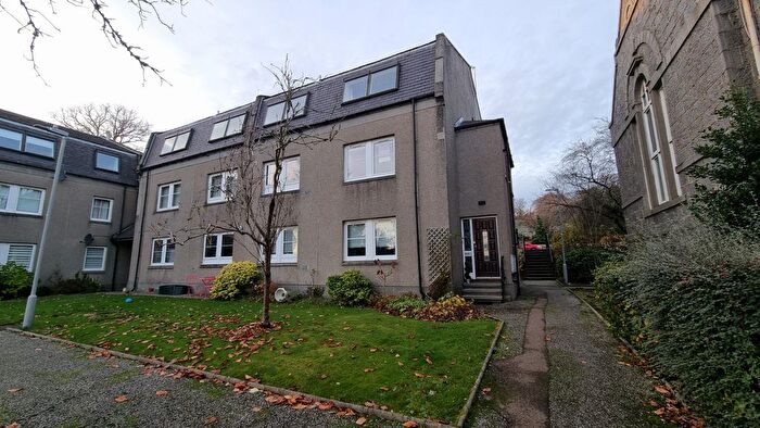 2 Bedroom Flat To Rent In Cults Court, Cults, Aberdeen, AB15