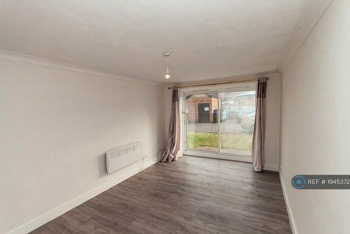 3 Bedroom Flat To Rent In Sycamore Court, Erith, DA8