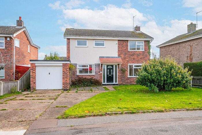 3 Bedroom Detached House For Sale In Fleetdyke Drive, Lowestoft, NR33