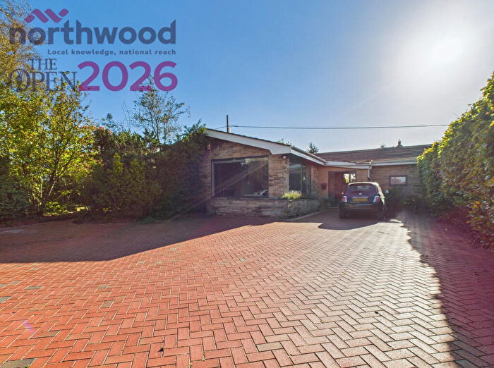 4 Bedroom Bungalow To Rent In Open Golf Drummersdale Lane, Southport, L40