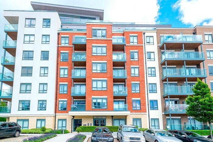 1 Bedroom Apartment For Sale In East Drive, Beaufort Park, Colindale, NW9