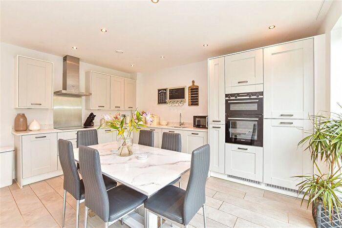 4 Bedroom Detached House For Sale In Great Threads, Staplehurst, Kent, TN12