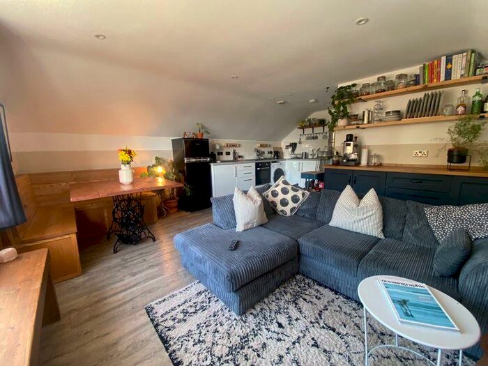 2 Bedroom Flat To Rent In Belfry Alley, Bristol, BS5