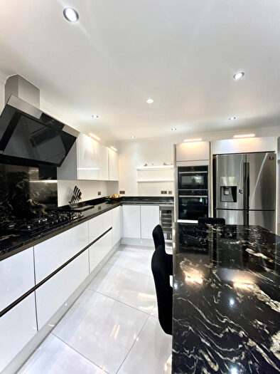 3 Bedroom Semi-Detached House To Rent In Bury Street, N9