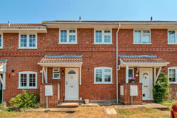 3 Bedroom House To Rent In Ryves Avenue, Yateley, GU46